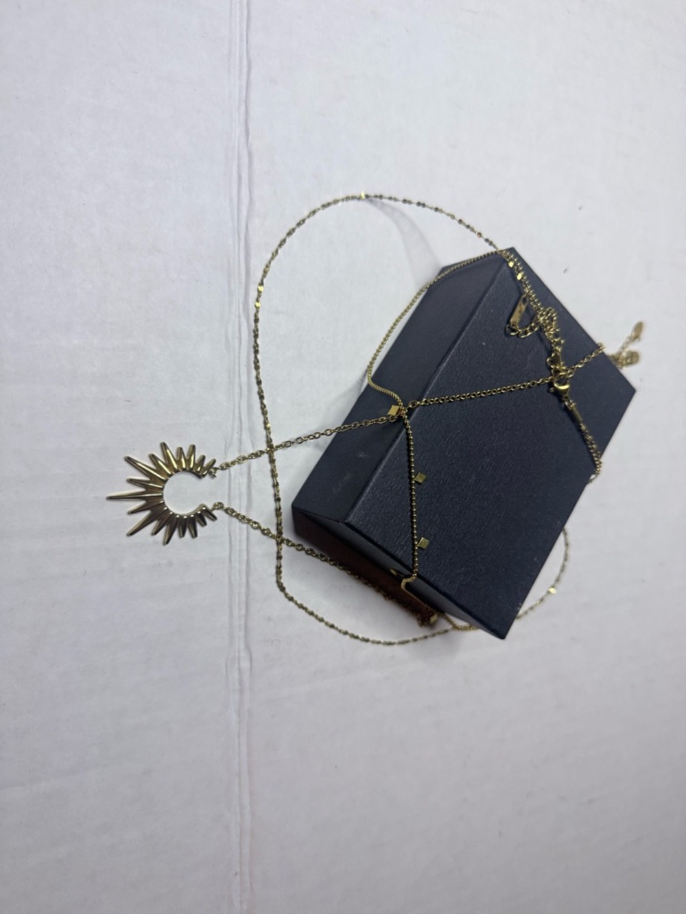 Source Unknown Gold Sunburst Charm Necklace